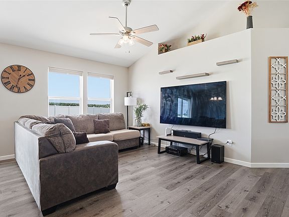 4th image of 114 Blue Jay Ave