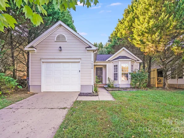 1626 Oakdale Green Dr, Charlotte, NC 28216