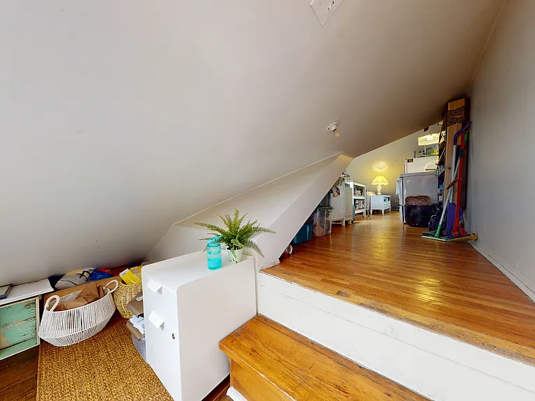 219 Bathurst St #3 — Photo 10