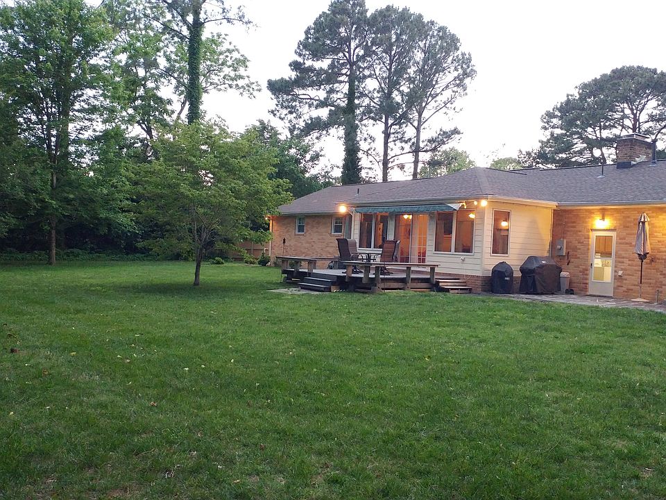 2nd image of 1608 Whitethorne Rd
