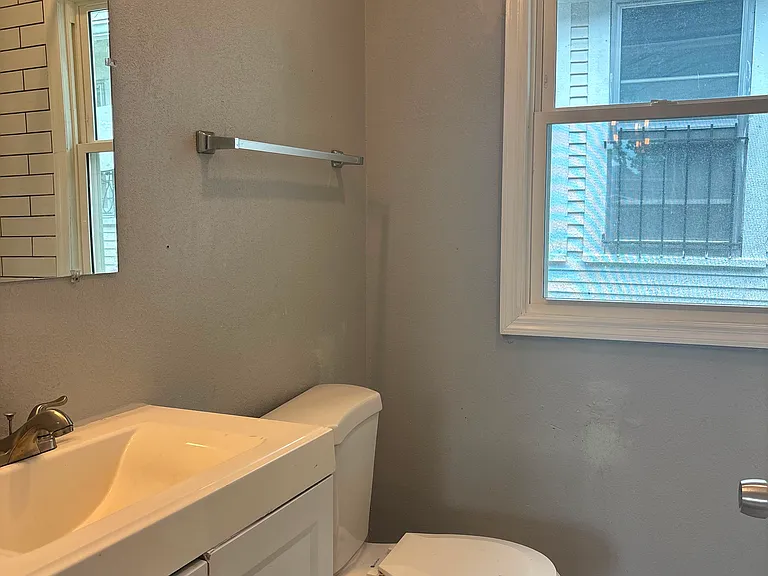 3823 Highland Ave — Photo 8