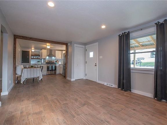 4th image of 11401 Joseph St