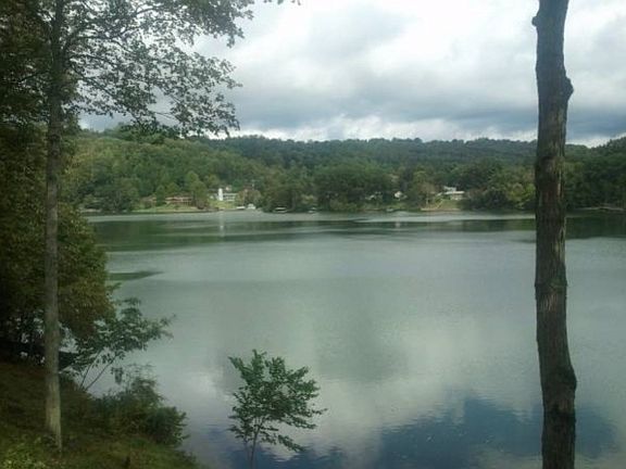3rd image of 3660 Hemlock Park Dr