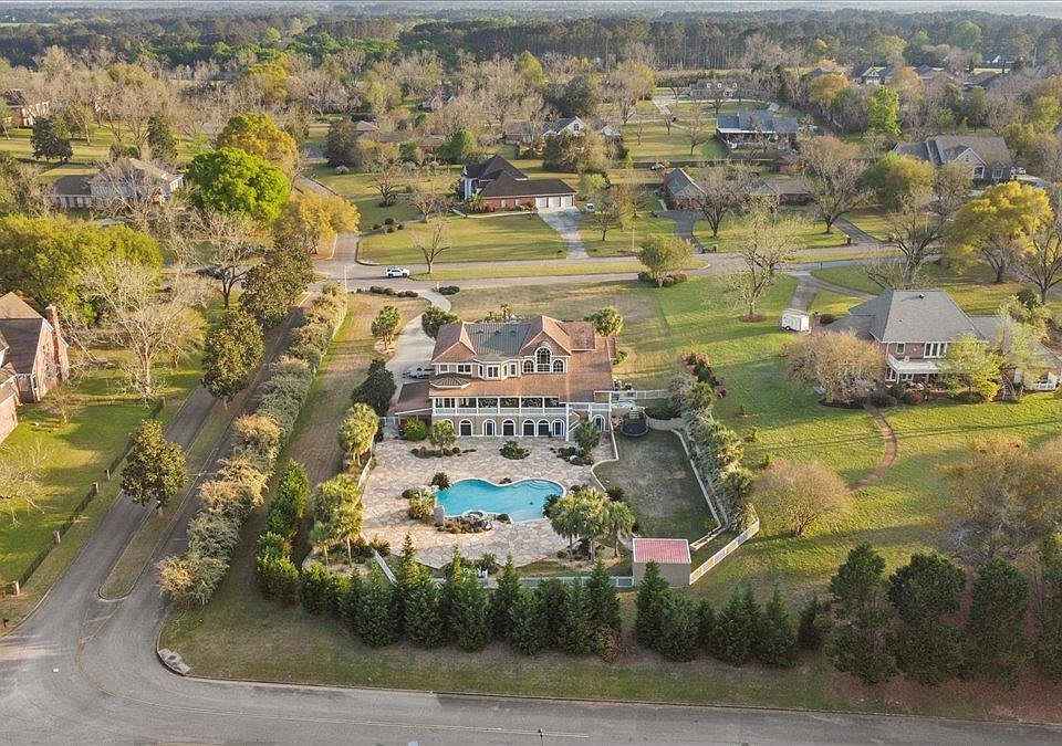 1st image of 200 Asphodel Dr