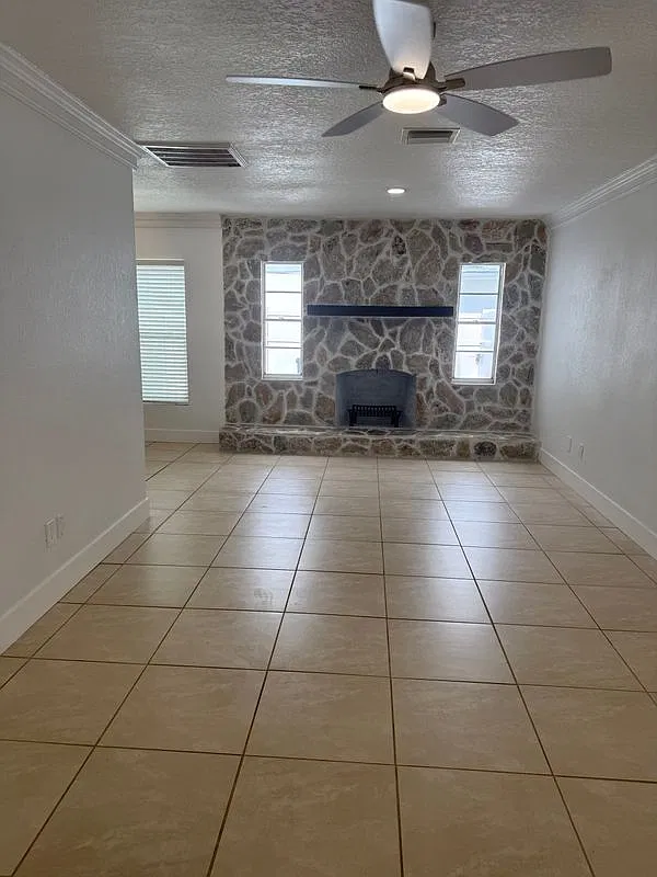 4 bed, 2.0 bath, 1759 sqft, $3,500 — Photo 2