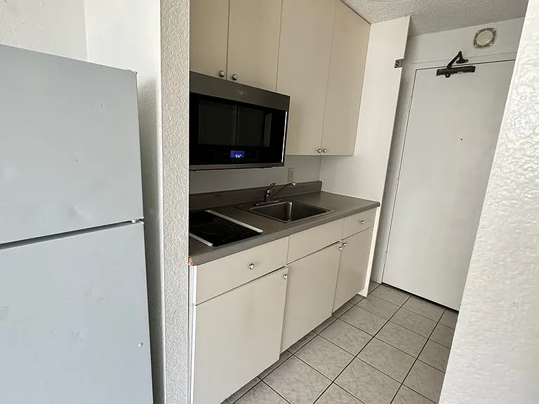 1920 Ala Moana Blvd #1410 — Photo 12