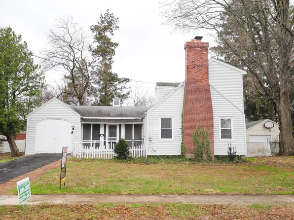 11 Giddings Avenue, Windsor, CT 06095
