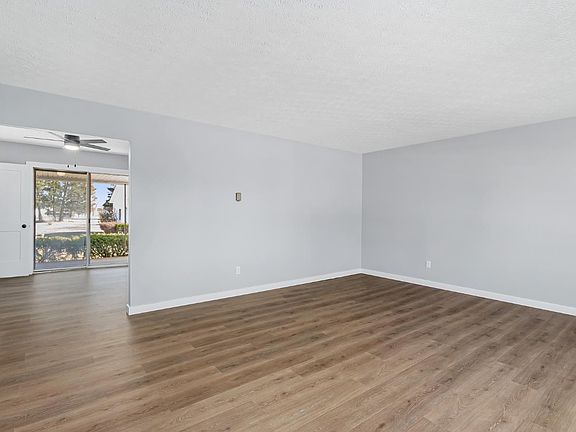 4th image of 44 Rhonda Ln