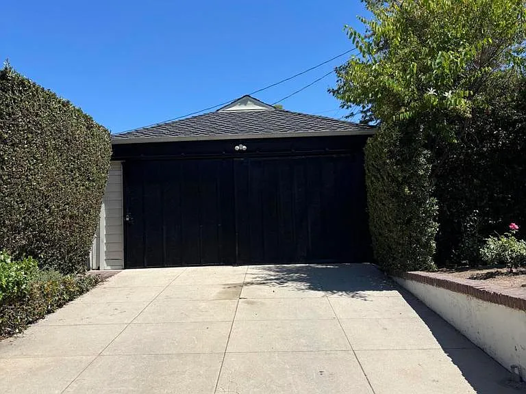 840 Victoria Dr — Photo 33