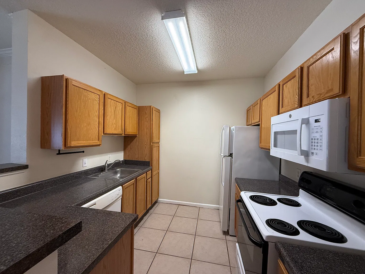 2 bed, 1048 sqft, $1,400 — Photo 3