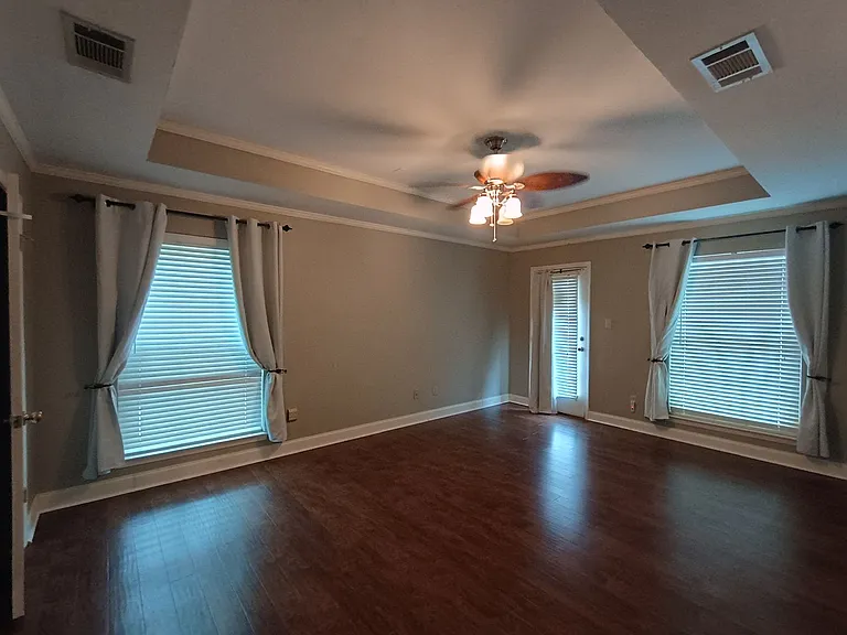 8500 Bluebonnet Blvd #24 — Photo 4