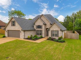 2 Lesia Dr, Medina, TN 38355