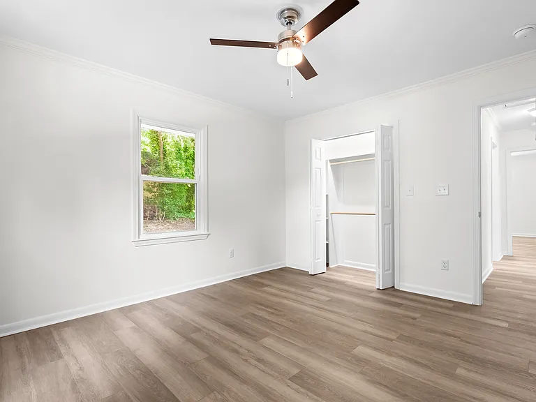 320 Clay St — Photo 10