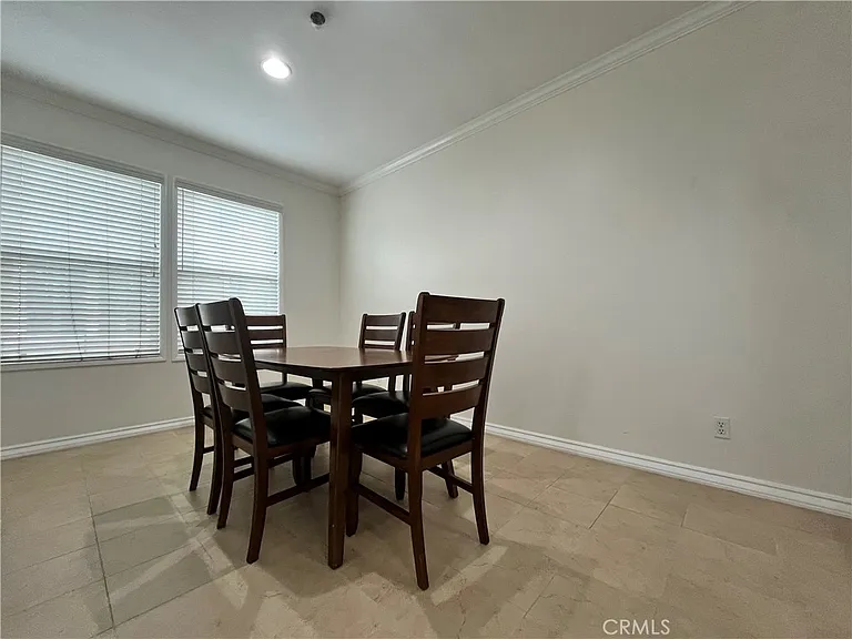 1800 Oak #318 — Photo 5