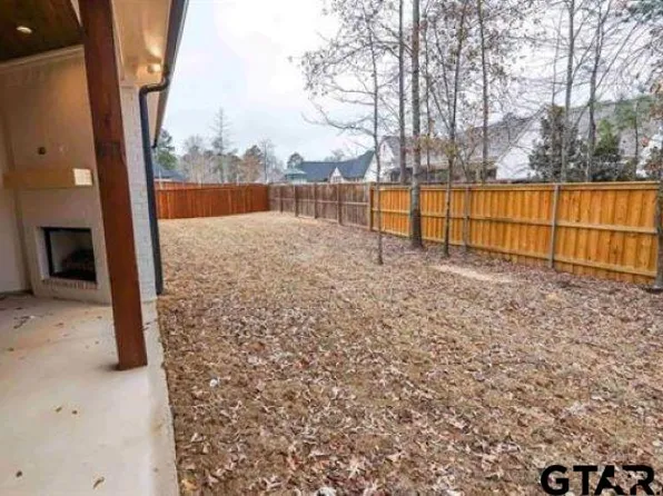 1555 Maple Cir, Tyler, TX 75703