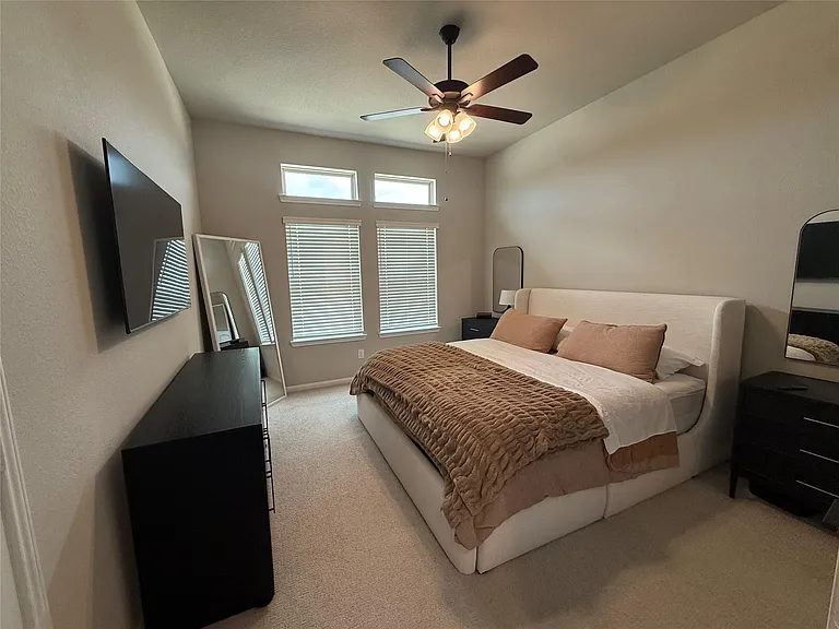 5504 Hyde Park Dr — Photo 9