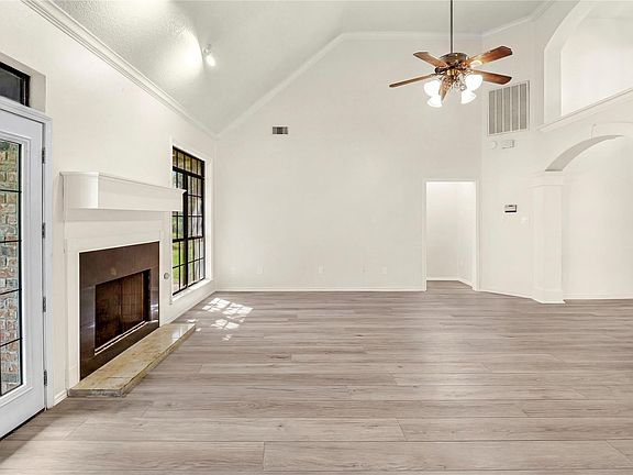 5th image of 1010 Mockingbird Ln
