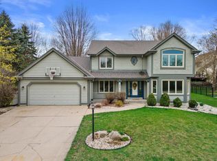 3304 River Valley ROAD, Waukesha, WI 53189