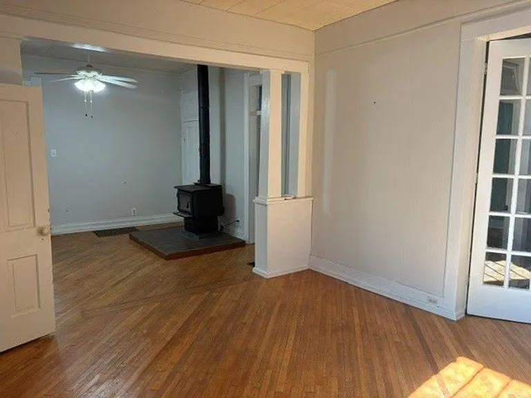 817 W 6th St — Photo 3