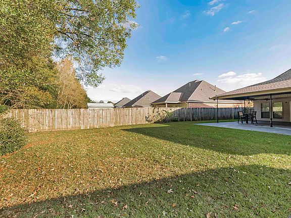 4th image of 39096 Balmoral Dr
