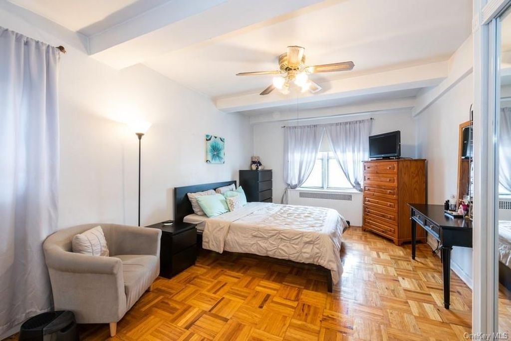 1 Bed 1 Bath Property, New York • 800 Sq Ft