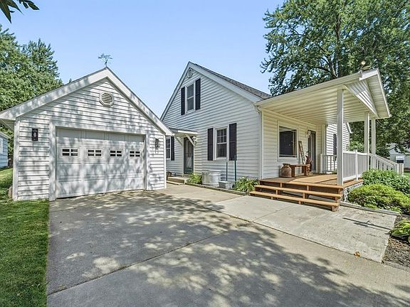 4th image of 329 E 4th Avenue