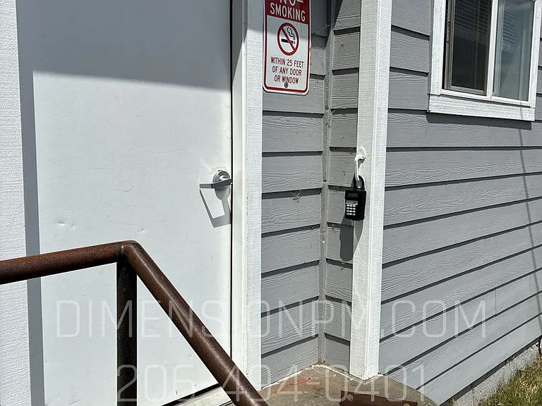 402 W 1st St — Photo 26