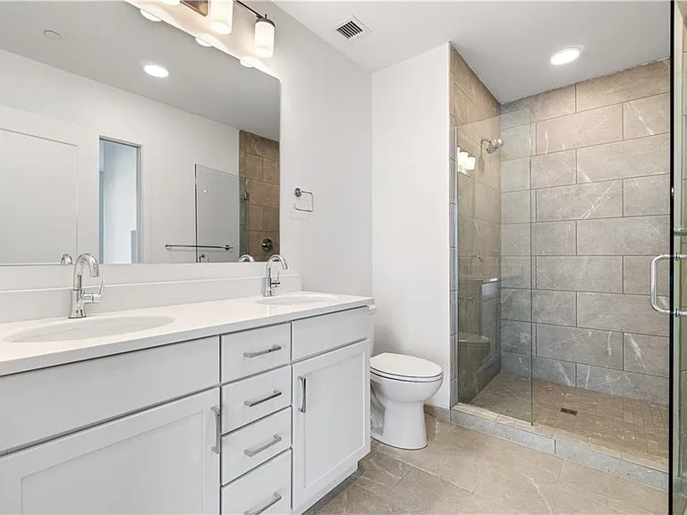 2635 Penn Ave #301 — Photo 9