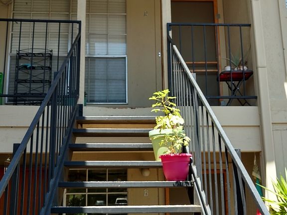 4th image of 1302 Hollow Creek Dr Unit C