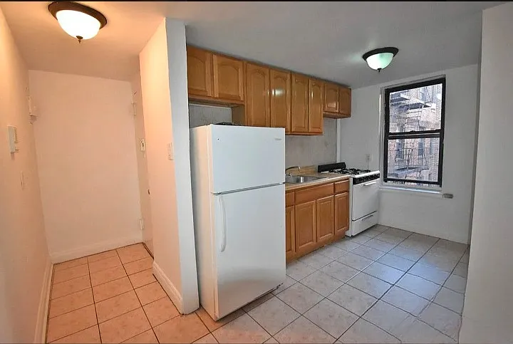 725 4th Avenue — Photo 2