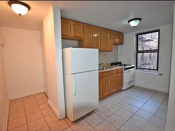 2nd image of 725 4th Ave APT Cc4