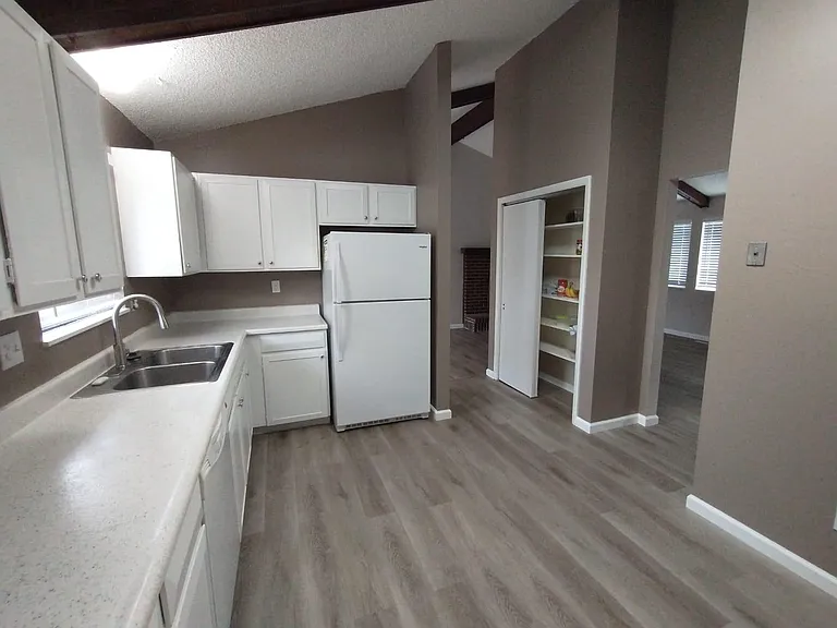 3275 Squaw Valley Dr — Photo 7