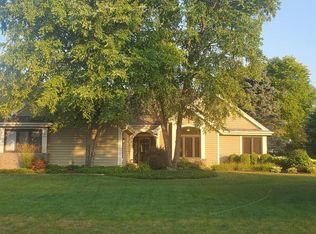 W263N2367 Deer Haven Dr, Pewaukee, WI 53072