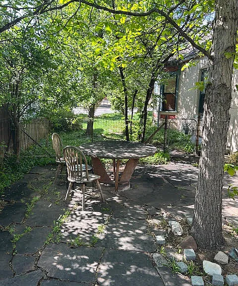 2033 Pine St — Photo 2