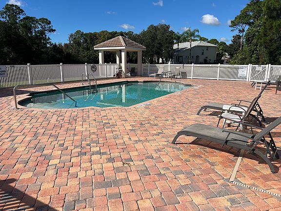 2nd image of 1121 Royal Fern Dr