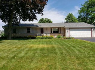 800 Cardinal Dr, Cedarburg, WI 53012