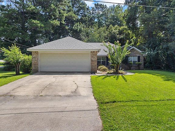 3rd image of 334 Pine Ln