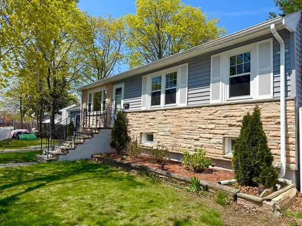 130 Edwin St, Quincy, MA 02171