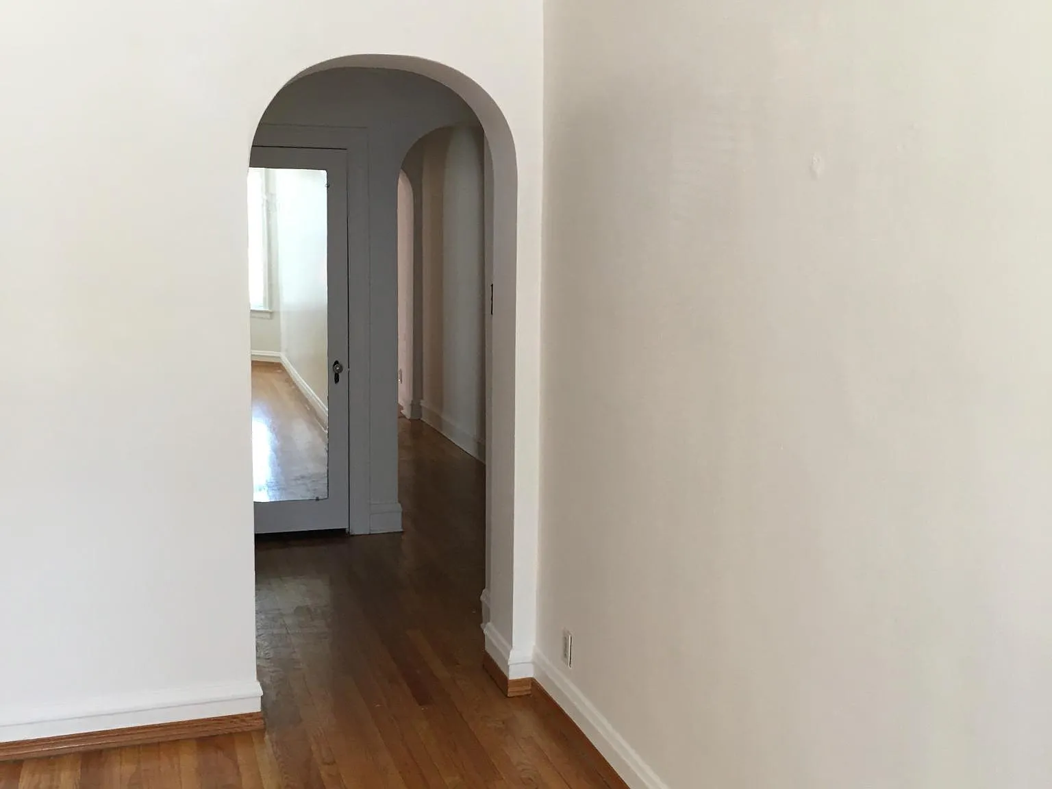 8350 S Maryland Ave — Photo 2