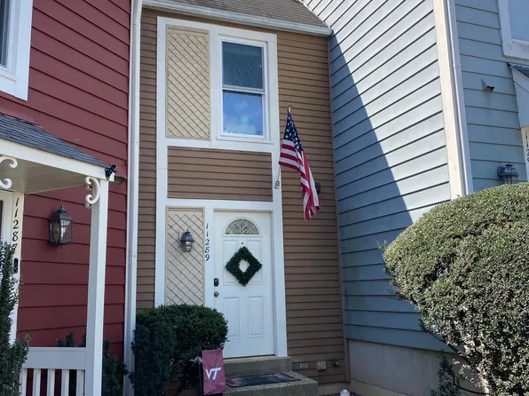 11289 Silentwood Ln, Reston, VA 20191