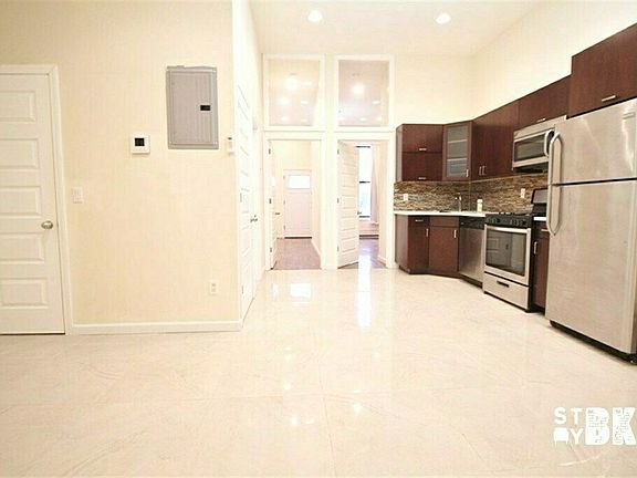 3rd image of 403 Putnam Ave APT 2