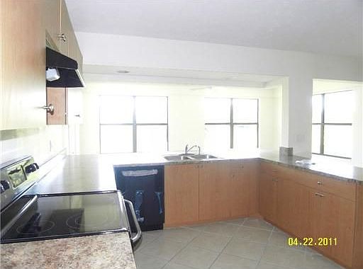 5th image of 510 SW Dalton Cir