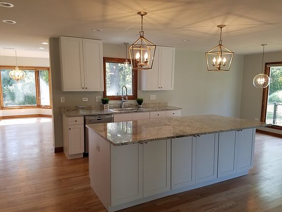 4th image of 2348 Richmond Dr