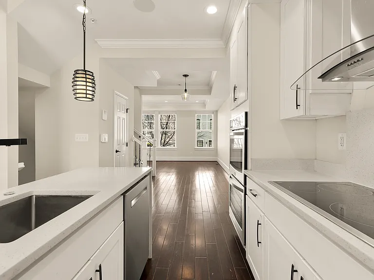 1609 Levis St NE — Photo 10