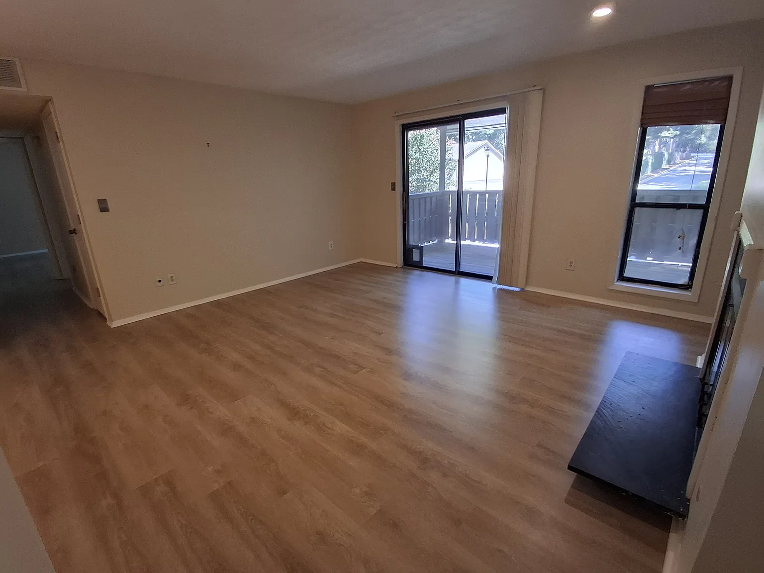 2 bed, 1000 sqft, $1,655 — Photo 3