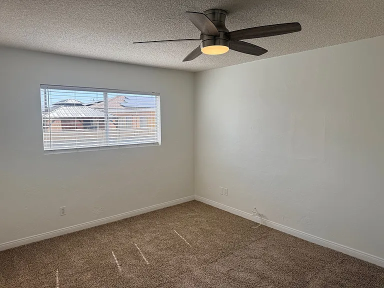1115 Oxford Ct — Photo 17
