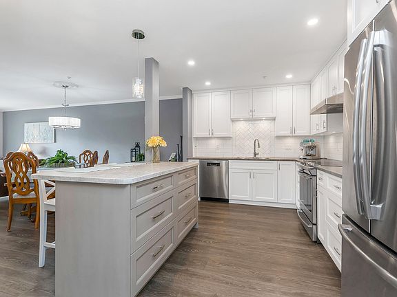 3rd image of 2451 Gladwin Rd #225