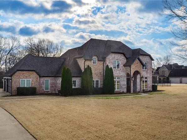 448 Polo Dr, Fayetteville, AR 72703
