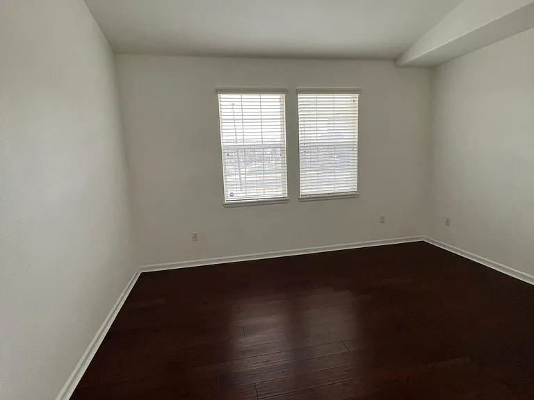 23140 York Ave — Photo 7