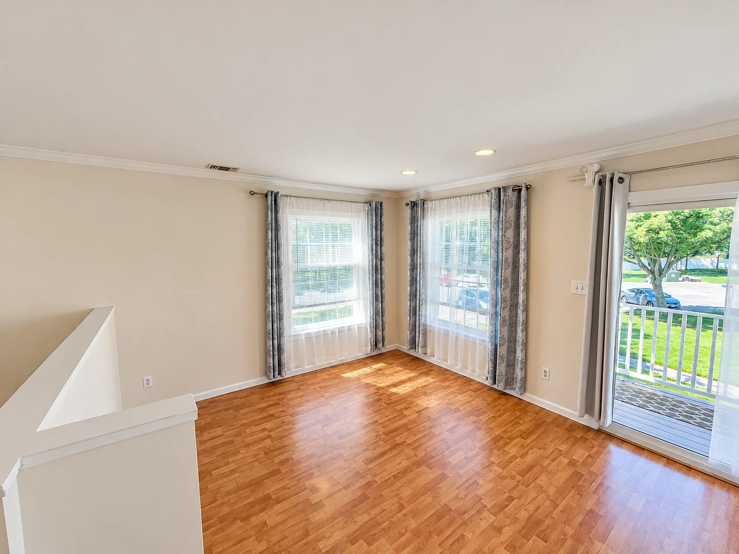 2 bed, 1.5 bath, 976 sqft, $2,650 — Photo 2